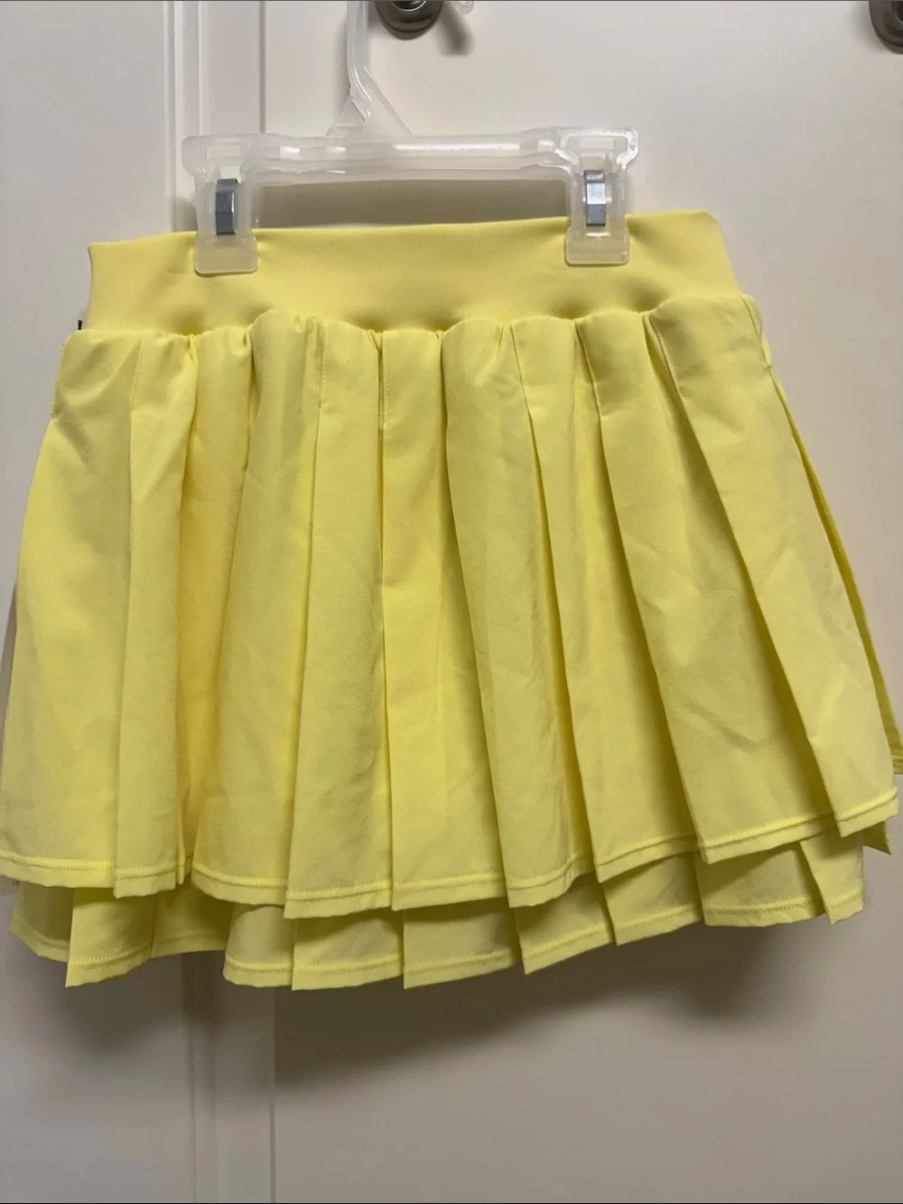 ALO Yoga Yellow Layered Pleated Skort